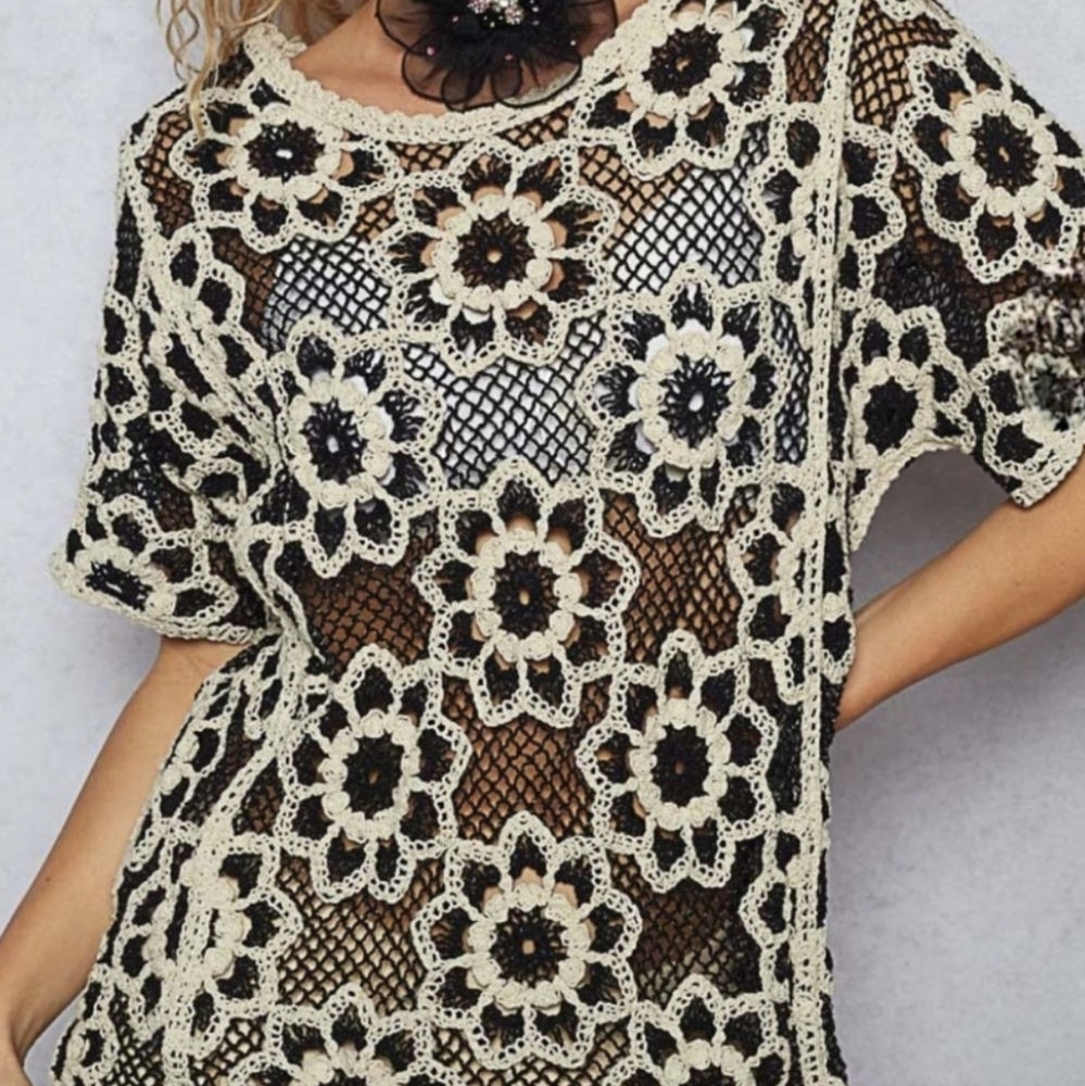 NWT POL Open-Crochet Top ~ Floral Design ~ Black & Cream ~ One Size - Picture 4 of 8